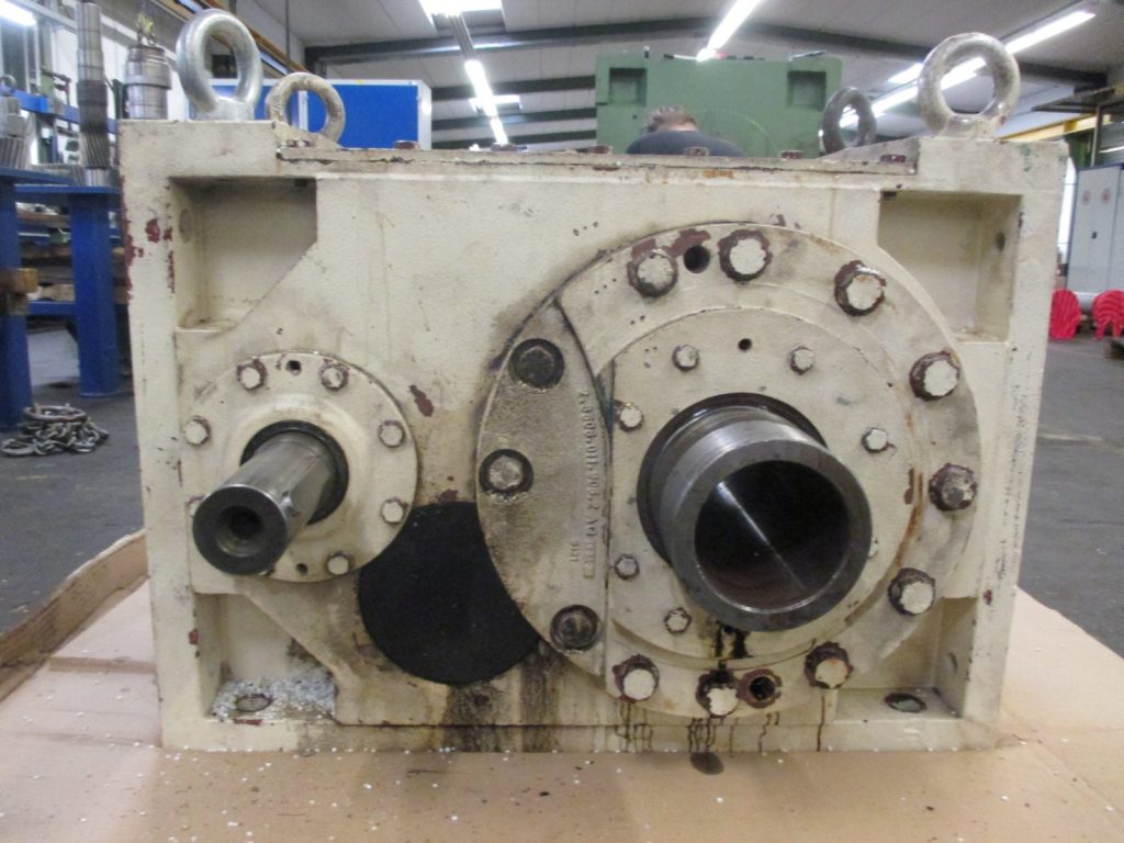 Instandsetzung Reparatur Koellmann Gears UNEX 6 Getriebes aus einen Einschneckenextruder, hier vor der Getriebereparatur