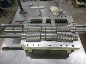 Montage des Henschel TGE 3-75-DOS-2,5 Doppelschneckenextruders Montage des Henschel TGE 3-75-DOS-2,5 Doppelschneckenextruders