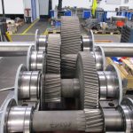 Instandsetzung eines Flender SDN Hubwerksgetriebes / Krangetriebes inkl. Seiltrommeln, während der Revision Flender, SDN, Hubwerksgetriebe, Krangetriebe, Getriebeinstandsetzung, Getrieberevision, Getriebeservice, Getriebereparatur, Seiltrommeln, Revision, Reparatur, Instandsetzung, industrielle Getriebe, gearbox overhaul, gearbox revision, gearbox service, gearbox repair, rope drums, crane gearbox, hoist gearbox, refurbishment, industrial gearboxes, performance, durability