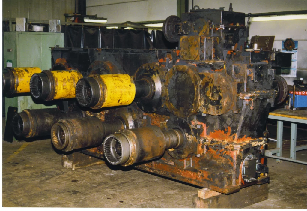 Getriebeinstandsetzung, Getrieberevision, Getriebeservice, Getriebereparatur, Krangetriebe, Walzwerkgetribe Extrudergetriebe, NRW, Reparatur, Instandsetzung, industrielle Getriebe, gearbox overhaul, gearbox revision, gearbox service, gearbox repair, Henschel, extruder gearbox, installation, Germany, industrial gearboxes, refurbishment, performance, durability